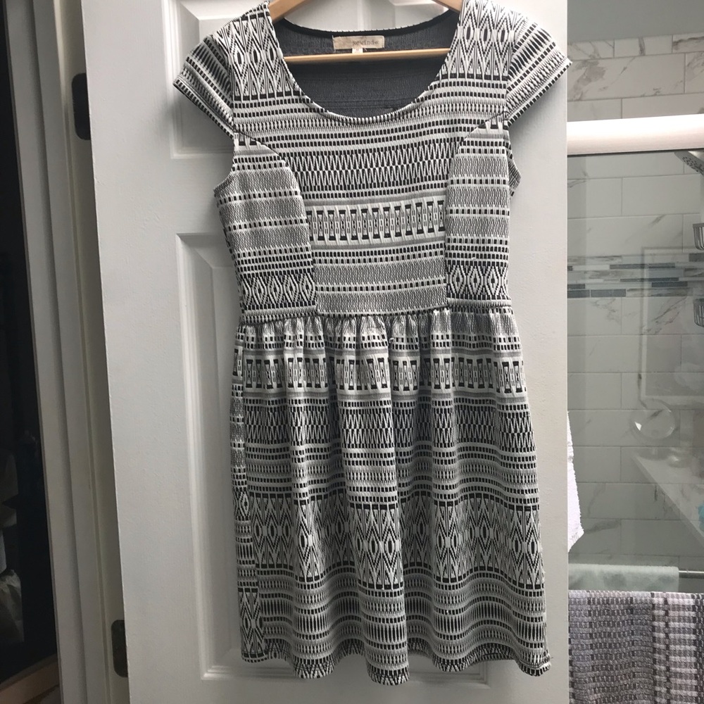 Rewind Size M Cap Sleeve Dress.